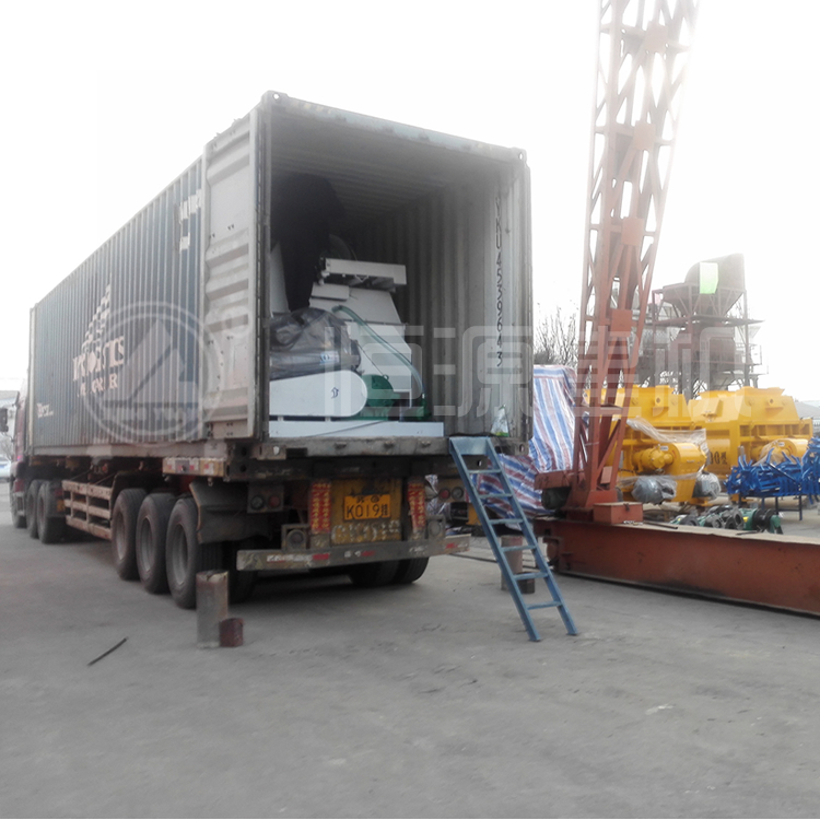 外貿出口90型砼拌合站裝貨現場，商混站90單站按