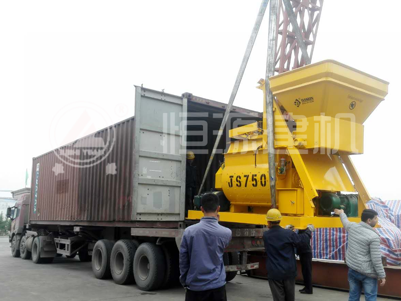 鄭州恒源建機750攪拌站外貿出口發貨現場圖