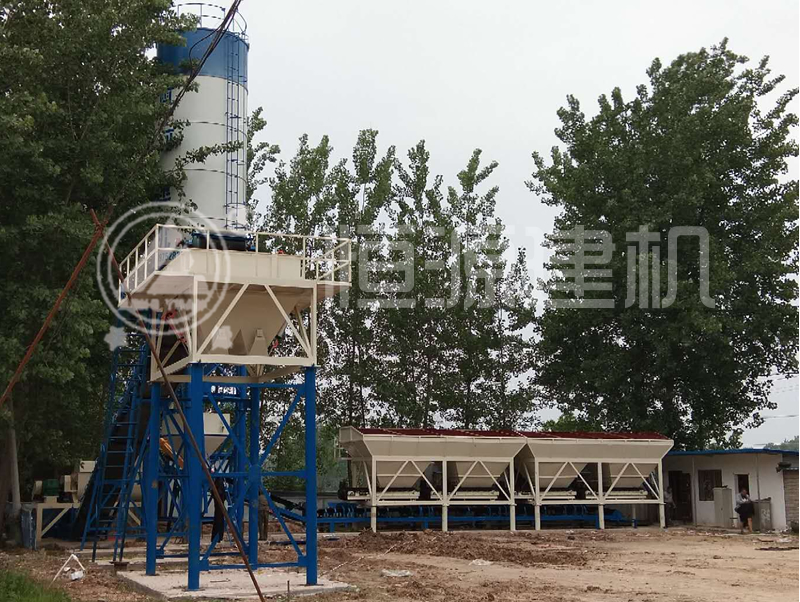 信陽300噸穩定土拌合站安裝調試現場圖